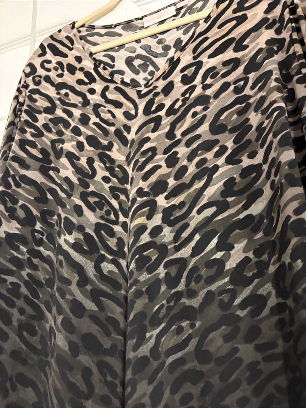 Belle Kim Gravel Animal Print Long Sleeve V-Neck Tunic PtP 25 L 28 - Picture 3 of 4